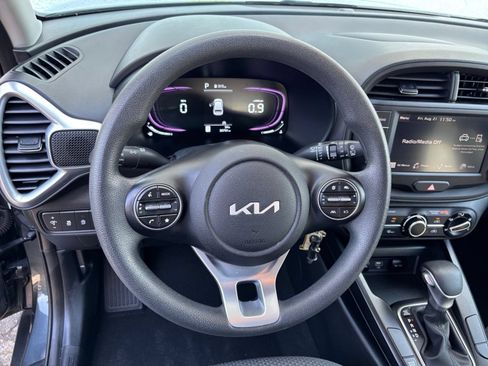 Used 2025 Kia Soul LX w/ LX Technology Package FWD image 21