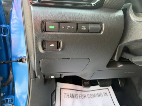 Used 2022 Nissan Sentra SR w/ SR Premium Package FWD image 32