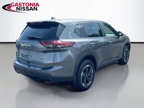 Used 2025 Nissan Rogue SV AWD/4WD image 9
