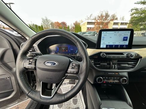 Certified 2022 Ford Escape Titanium w/ Titanium Elite Package image 26