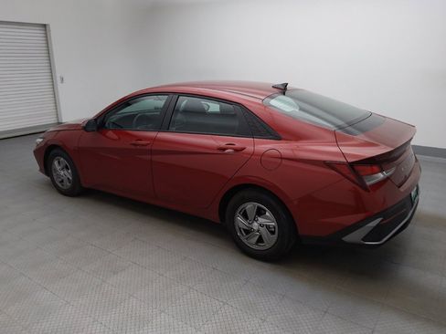 Used 2025 Hyundai Elantra SE FWD image 3