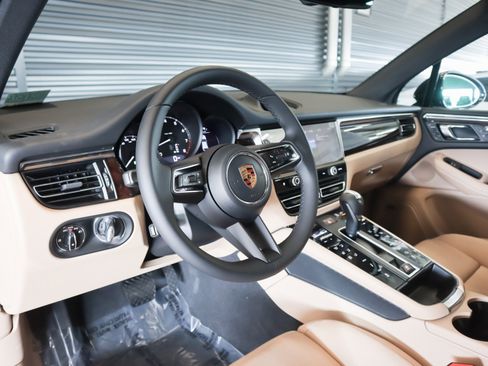 New 2026 Porsche Macan image 4