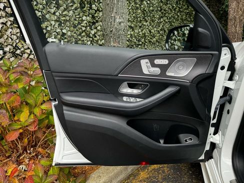 Used 2023 Mercedes-Benz GLS 450 4MATIC image 8