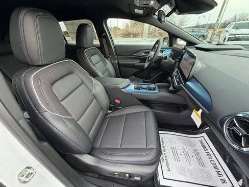 New 2026 Chevrolet Equinox EV LT w/ Convenience Package II FWD image 39