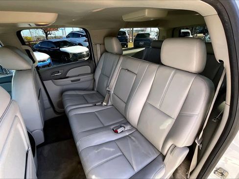 Used 2013 Chevrolet Suburban LT w/ Luxury Package image 28