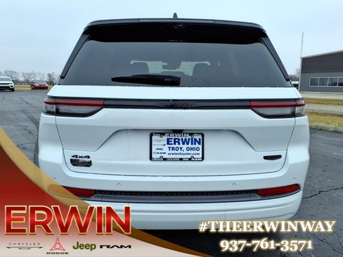 New 2026 Jeep Grand Cherokee Summit image 4