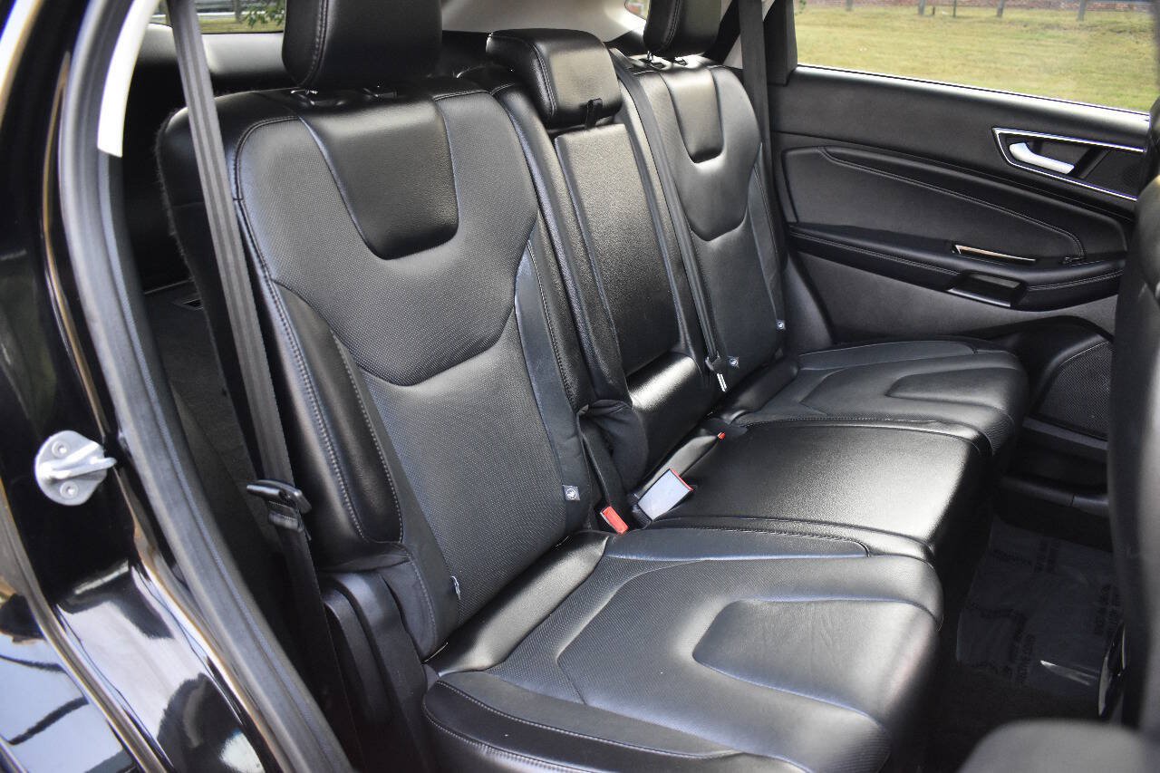 Used 2018 Ford Edge Titanium w/ Equipment Group 301A AWD/4WD image 15