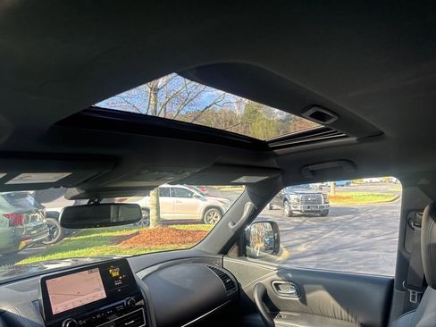 Used 2023 Nissan Armada SL w/ Midnight Edition Package image 11