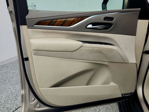 Used 2021 Cadillac Escalade Sport Platinum image 11