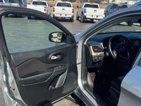 Used 2015 Jeep Cherokee Latitude image 11