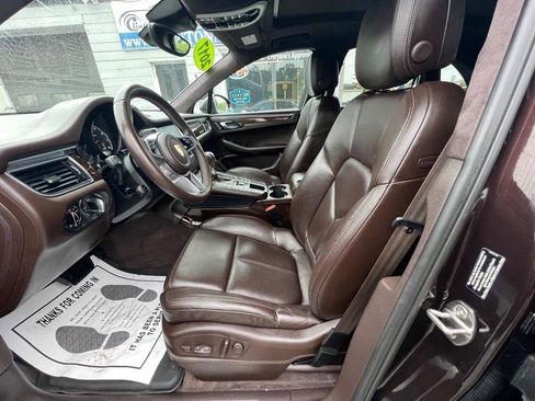 Used 2017 Porsche Macan Turbo AWD/4WD image 12