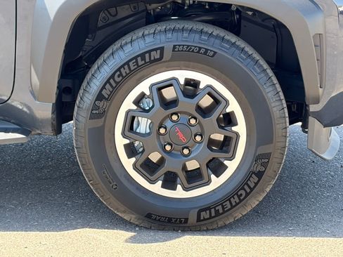 Used 2025 Toyota 4Runner TRD Off-Road Premium AWD/4WD image 9