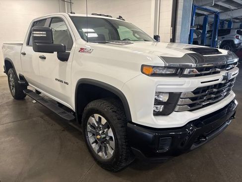 Used 2025 Chevrolet Silverado 2500 Custom w/ Custom Value Package AWD/4WD image 3