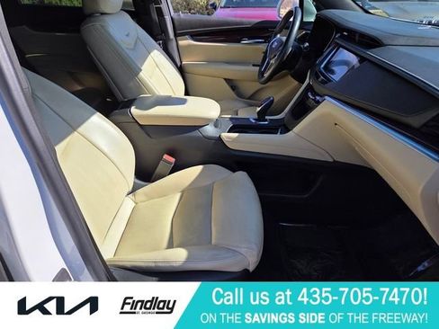 Used 2017 Cadillac XT5 Luxury w/ Driver Awareness Package FWD image 16