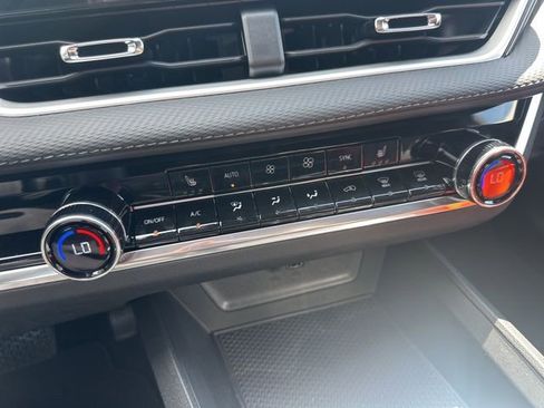 New 2026 Chevrolet Equinox LT w/ Convenience Package II image 26