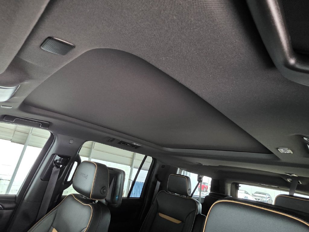 Used 2021 GMC Yukon XL AT4 w/ AT4 Premium Plus Package AWD/4WD image 7