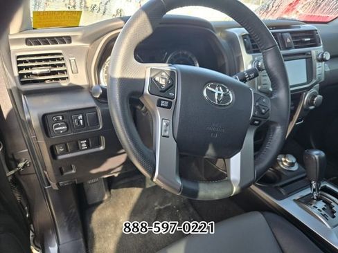 Used 2018 Toyota 4Runner SR5 Premium image 12