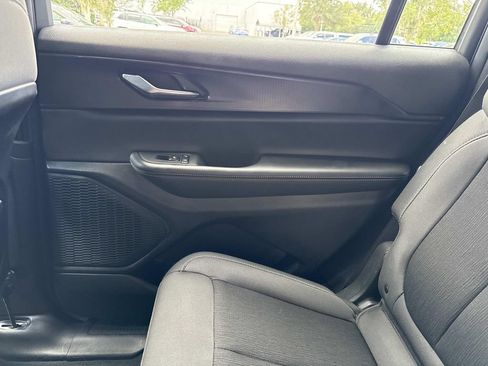 Used 2025 Jeep Grand Cherokee L Laredo RWD image 17
