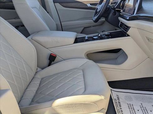 Used 2025 Volkswagen Atlas SEL Premium R-Line image 22