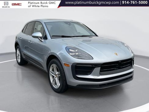 Used 2023 Porsche Macan image 6
