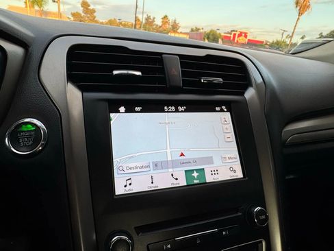 Used 2017 Ford Fusion SE w/ Fusion SE Technology Package image 25