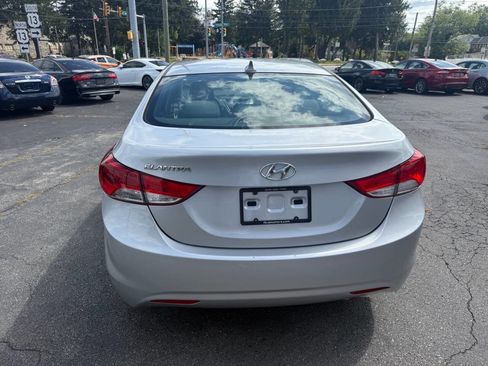 Used 2013 Hyundai Elantra GLS w/ Preferred Pkg image 3