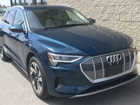 Used 2022 Audi e-tron Premium Plus AWD/4WD image 1
