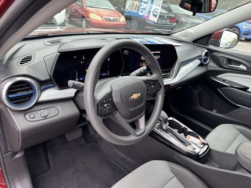 Used 2024 Chevrolet Trax LT image 11