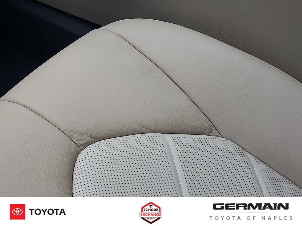 Used 2019 Toyota Camry XLE w/ Navigation Package FWD image 29