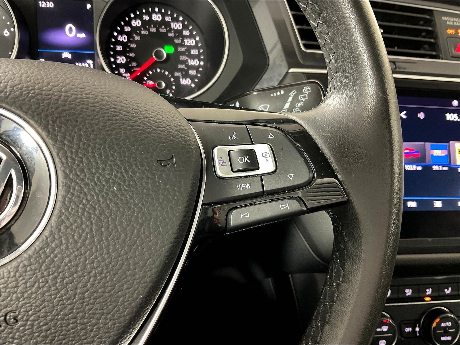 Used 2020 Volkswagen Tiguan SE w/ Panoramic Sunroof Package FWD image 12