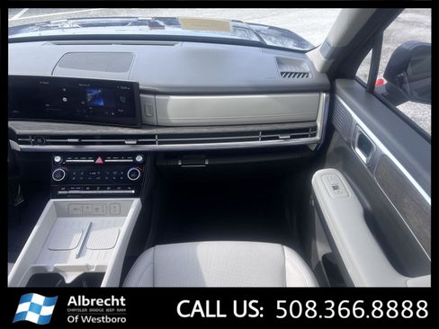 Used 2025 Hyundai Santa Fe Limited image 25