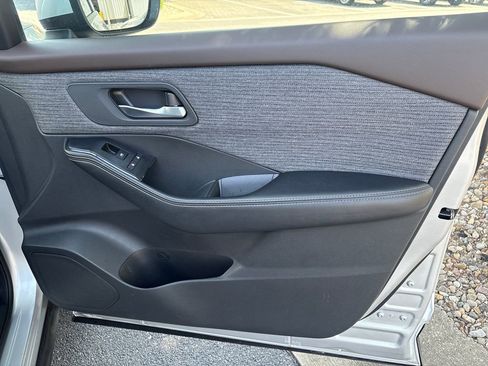 Used 2021 Nissan Rogue SV FWD image 32