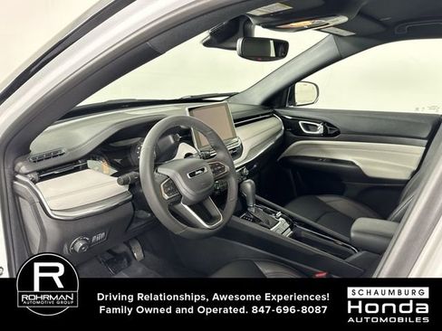 Used 2024 Jeep Compass Limited image 4