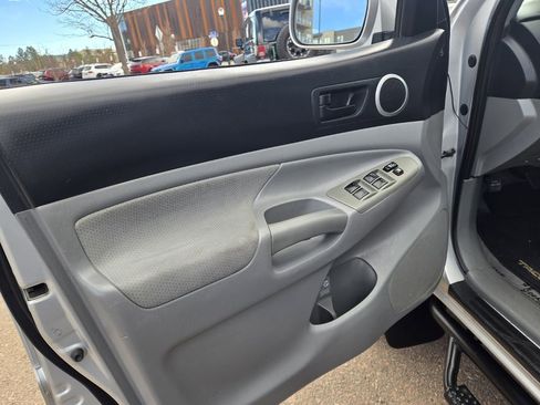 Used 2010 Toyota Tacoma PreRunner image 14