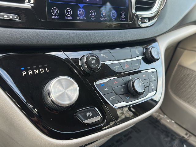 Used 2017 Chrysler Pacifica Touring-L Plus FWD image 42