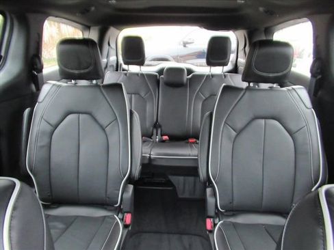 New 2026 Chrysler Pacifica Limited w/ S Appearance Package FWD image 30