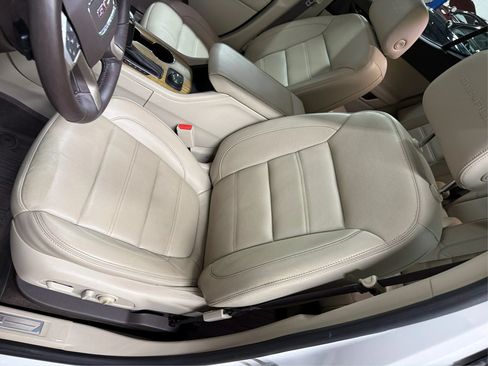 Used 2017 GMC Acadia Denali w/ Technology Package FWD image 16