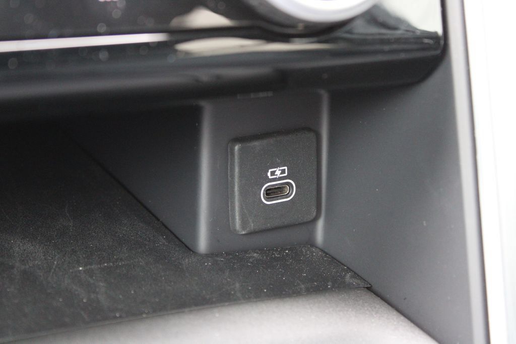 Certified 2025 Land Rover Discovery S AWD/4WD image 19