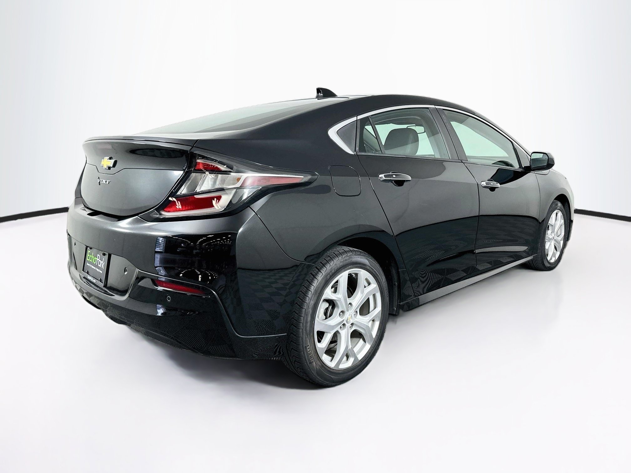 Used 2018 Chevrolet Volt Premier w/ Driver Confidence Package FWD image 9