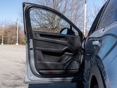 Certified 2024 Porsche Cayenne Turbo GT image 20