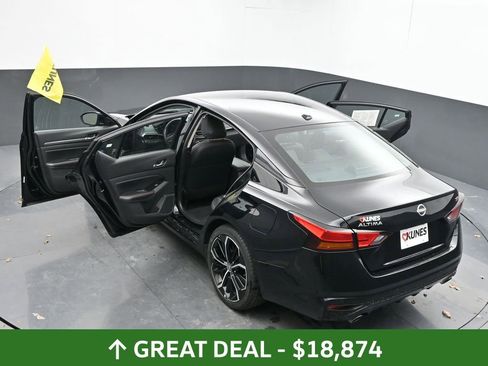 Used 2024 Nissan Altima 2.5 SR FWD image 67