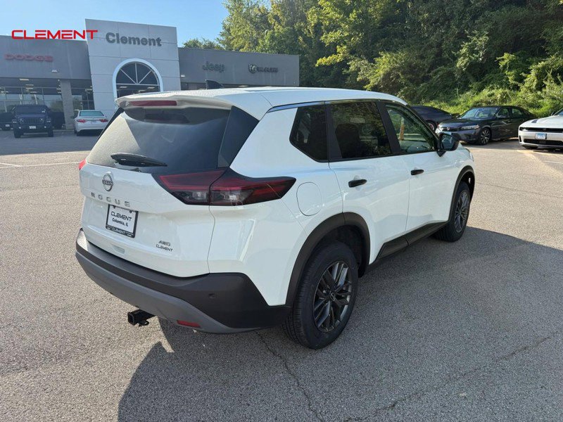 Used 2023 Nissan Rogue S AWD/4WD image 8