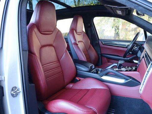 Used 2021 Porsche Cayenne Turbo w/ Premium Package Plus AWD/4WD image 27
