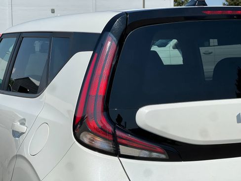 Used 2023 Kia Soul LX w/ Option Group 015 FWD image 27