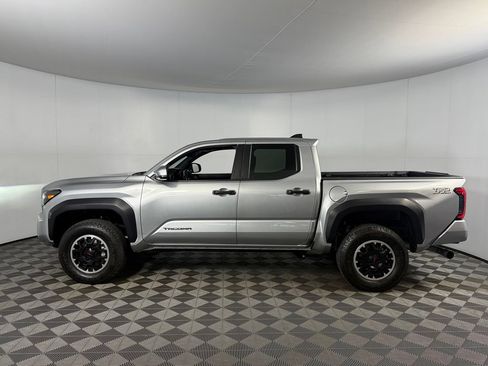 Used 2024 Toyota Tacoma TRD Off-Road AWD/4WD image 10