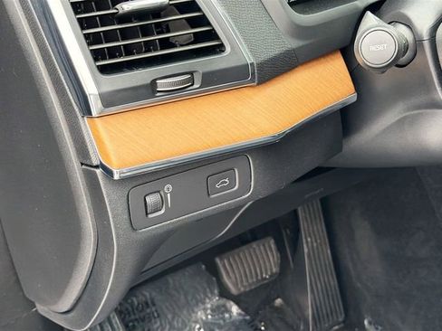 Used 2021 Volvo XC90 T6 Momentum image 10