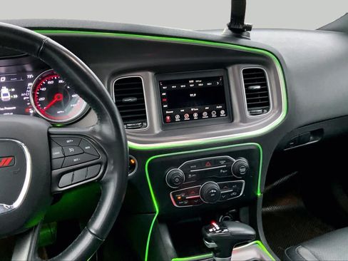 Used 2022 Dodge Charger SXT w/ Leather Interior Group RWD image 7