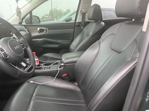 Used 2023 Kia Sorento S w/ Panoramic Sunroof Package AWD/4WD image 5