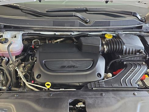 Used 2024 Chrysler Pacifica Touring-L image 30