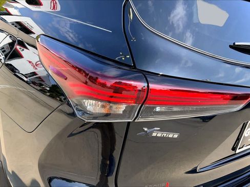 Used 2025 Toyota Highlander XLE AWD/4WD image 28